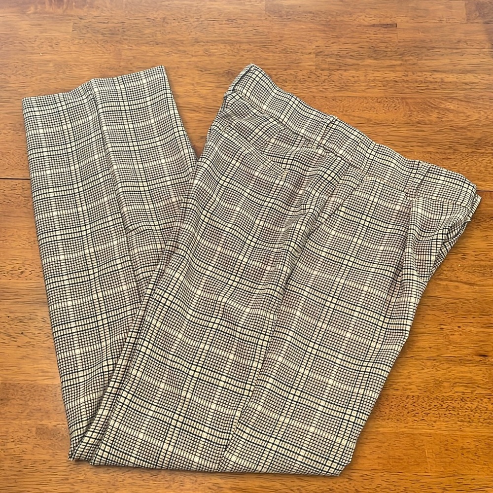 Maurices Pleated Plaid Trouser - size 8